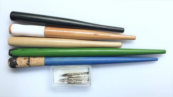 動画で解説 Gペンの使い方とコツ 初心者におすすめのペン先とペン軸 インクはコレ Saibug